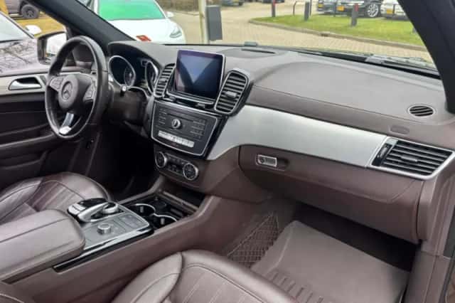 Mercedes-Benz GLE (2015) thumbnail 10