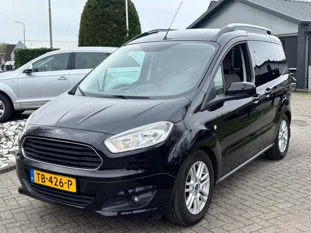Ford Tourneo Courier (2017) — foto 1
