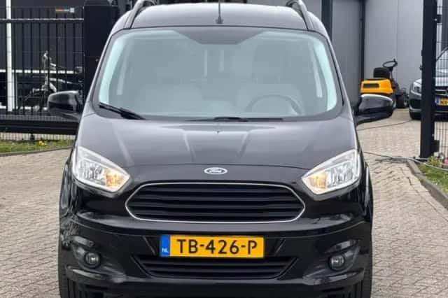 Ford Tourneo Courier (2017) thumbnail 2