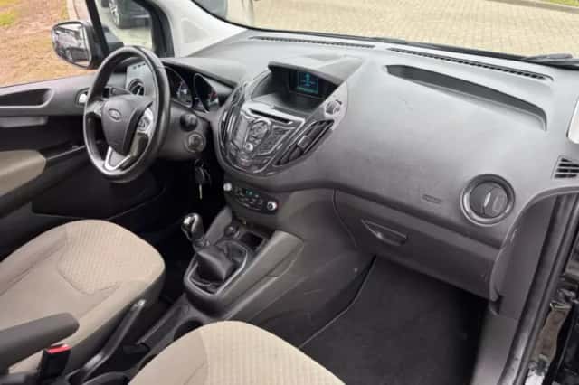 Ford Tourneo Courier (2017) thumbnail 11