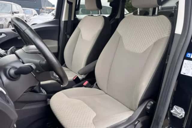 Ford Tourneo Courier (2017) thumbnail 12