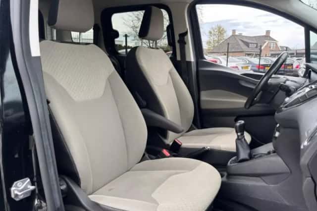 Ford Tourneo Courier (2017) thumbnail 14