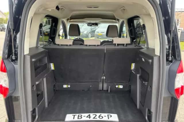 Ford Tourneo Courier (2017) thumbnail 16