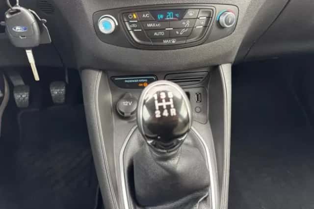 Ford Tourneo Courier (2017) thumbnail 17
