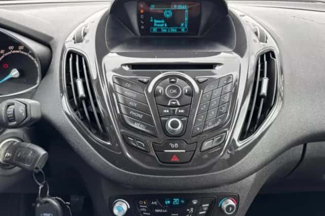 Ford Tourneo Courier (2017) thumbnail 19