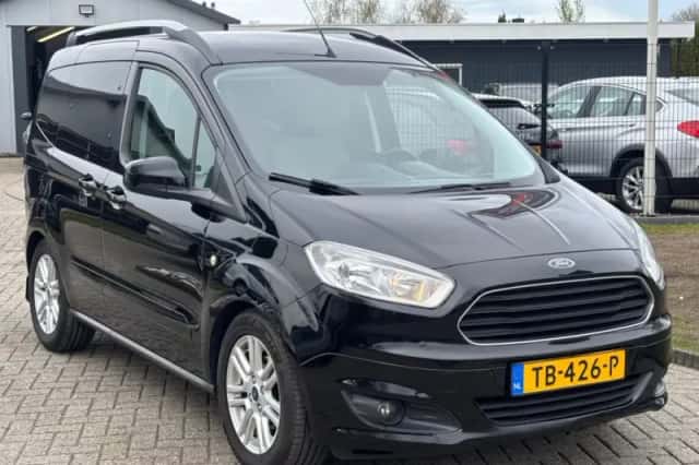 Ford Tourneo Courier (2017) thumbnail 3