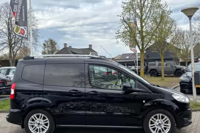 Ford Tourneo Courier (2017) thumbnail 4