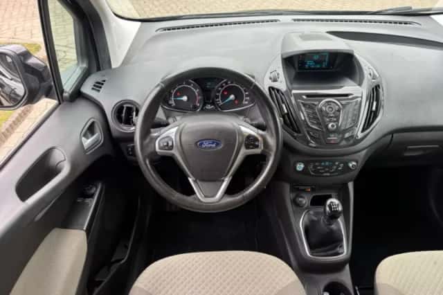 Ford Tourneo Courier (2017) thumbnail 10