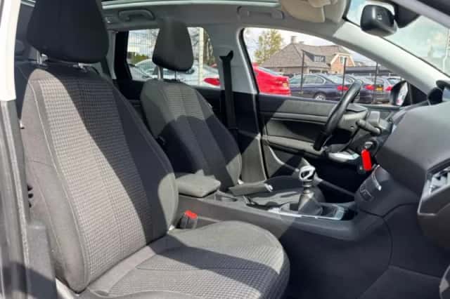 Peugeot 308 (2017) thumbnail 12