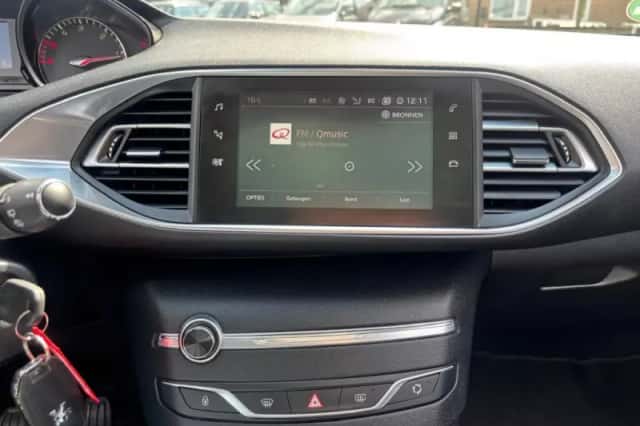 Peugeot 308 (2017) thumbnail 14
