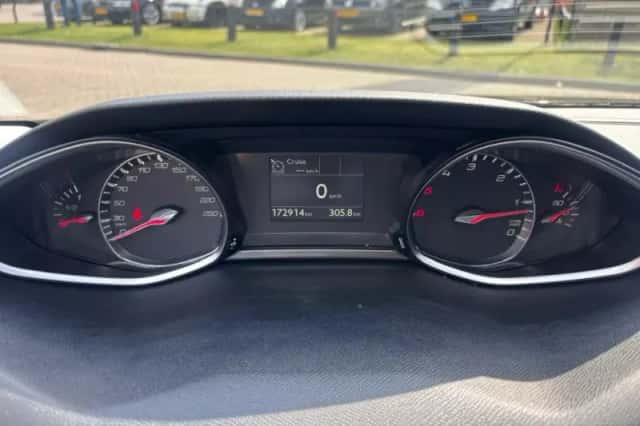 Peugeot 308 (2017) thumbnail 15