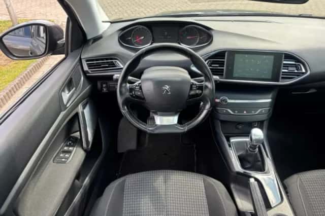 Peugeot 308 (2017) thumbnail 9