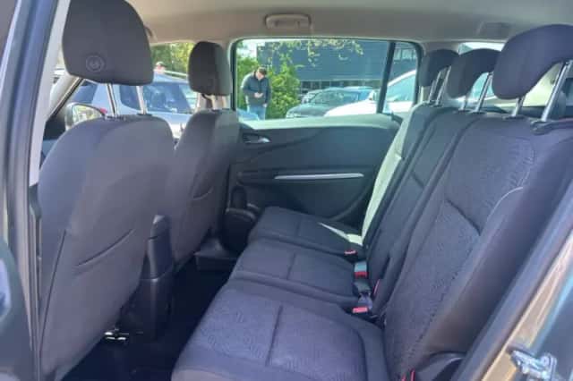 Opel Zafira (2018) thumbnail 14