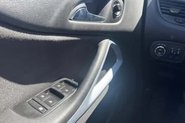 Opel Zafira (2018) thumbnail 18