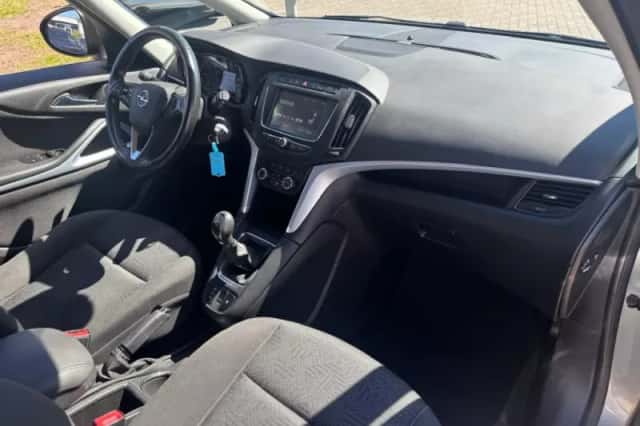 Opel Zafira (2018) thumbnail 9