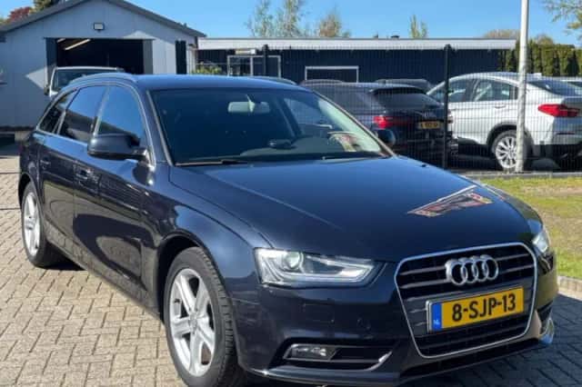 Audi A4 (2013) thumbnail 2