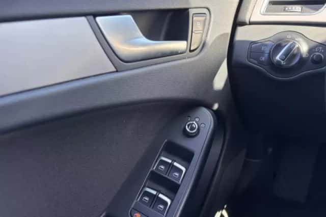 Audi A4 (2013) thumbnail 14