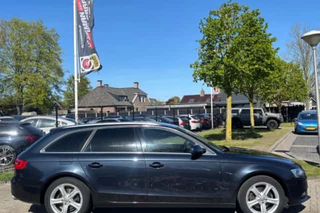 Audi A4 (2013) thumbnail 4