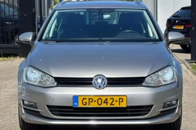 Volkswagen Golf (2015) thumbnail 2