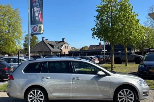 Volkswagen Golf (2015) thumbnail 4