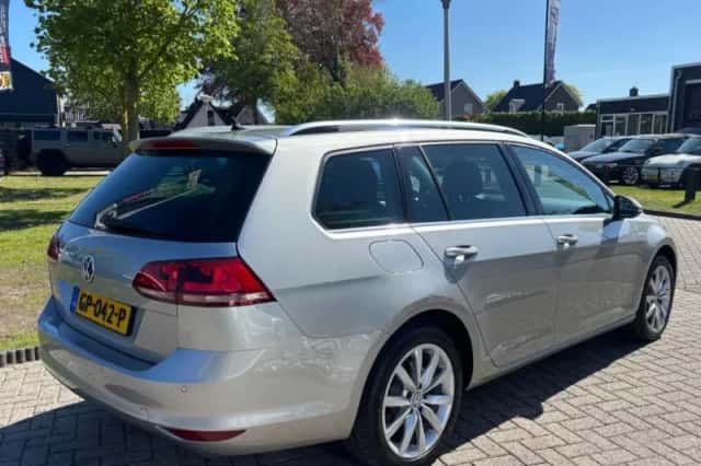 Volkswagen Golf (2015) thumbnail 5
