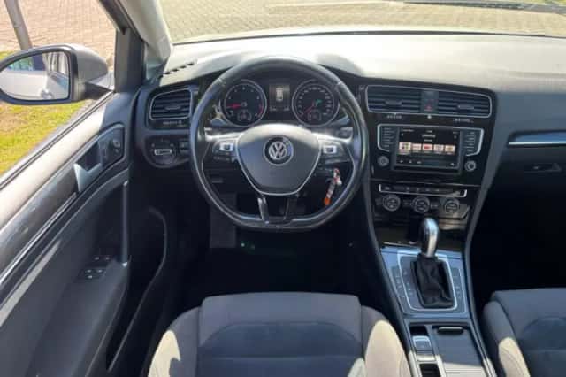 Volkswagen Golf (2015) thumbnail 9