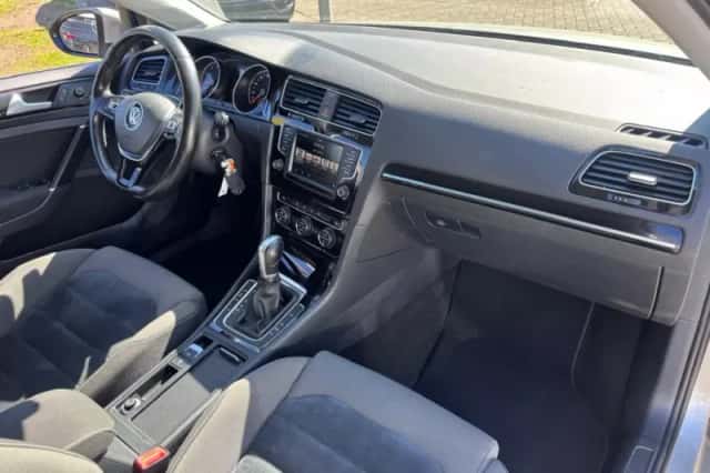 Volkswagen Golf (2015) thumbnail 10
