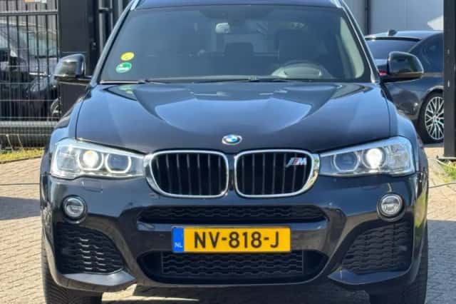 BMW X3 (2016) thumbnail 2