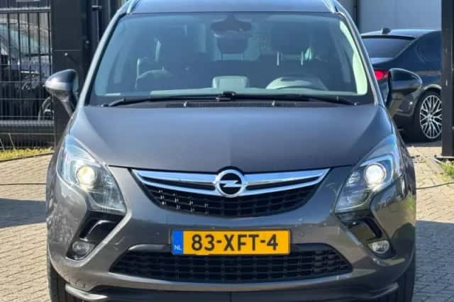 Opel Zafira Tourer (2012) thumbnail 2