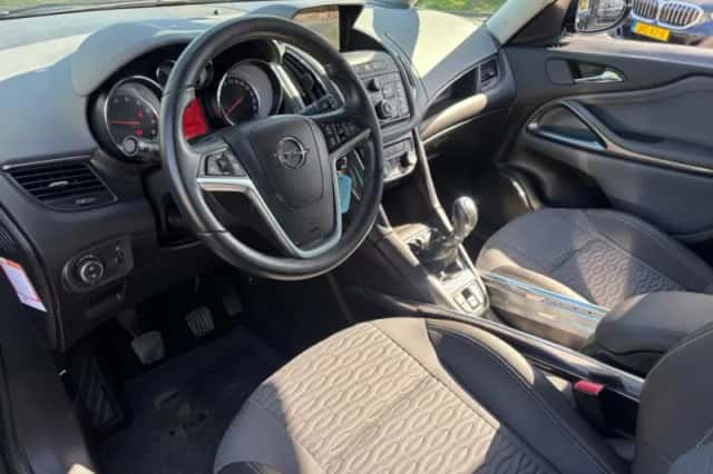 Opel Zafira Tourer (2012) thumbnail 18