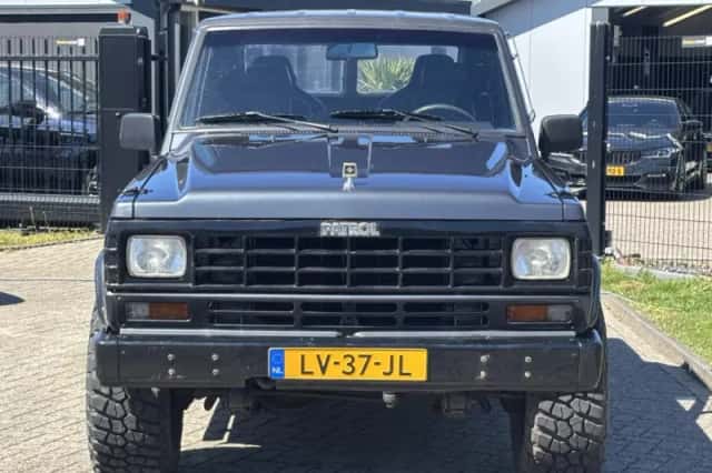 Nissan Patrol (1985) thumbnail 2