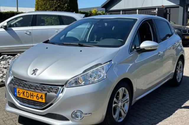 Peugeot 208 (2013) thumbnail 1