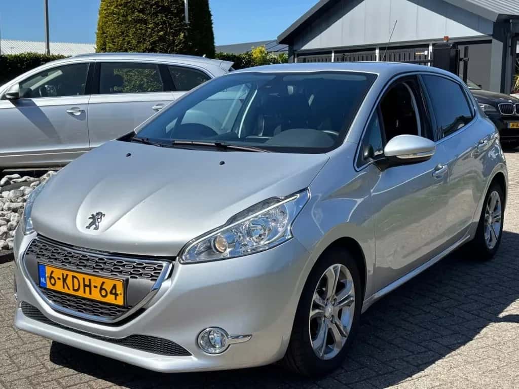 Peugeot 208 (2013) — foto 1