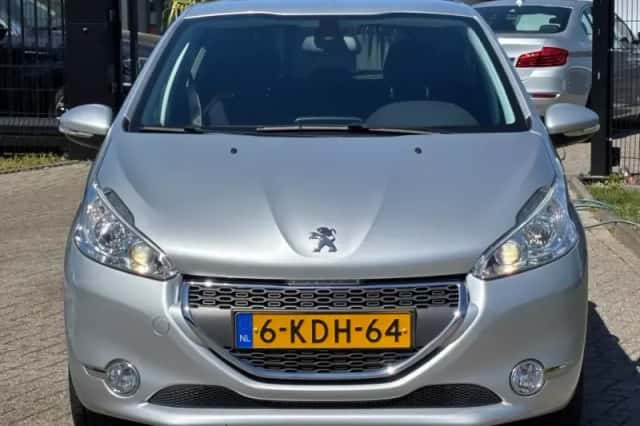 Peugeot 208 (2013) thumbnail 2