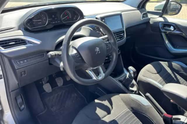 Peugeot 208 (2013) thumbnail 11