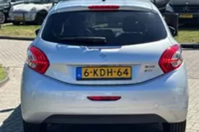 Peugeot 208 (2013) thumbnail 24