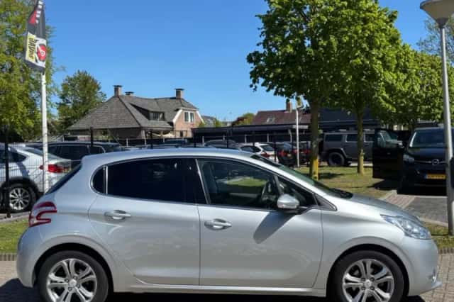 Peugeot 208 (2013) thumbnail 4