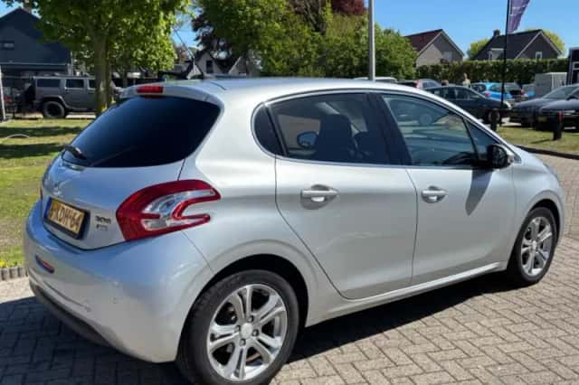 Peugeot 208 (2013) thumbnail 5
