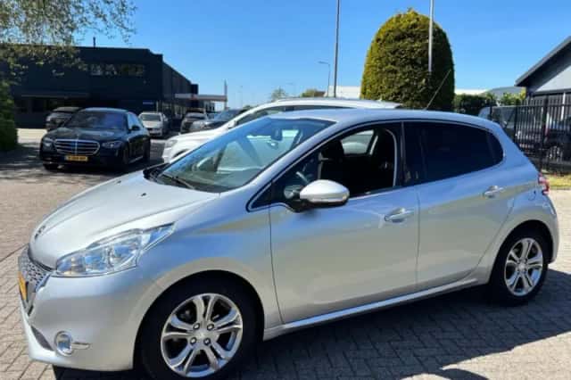 Peugeot 208 (2013) thumbnail 8