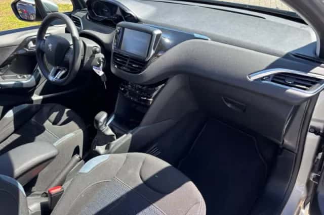 Peugeot 208 (2013) thumbnail 10