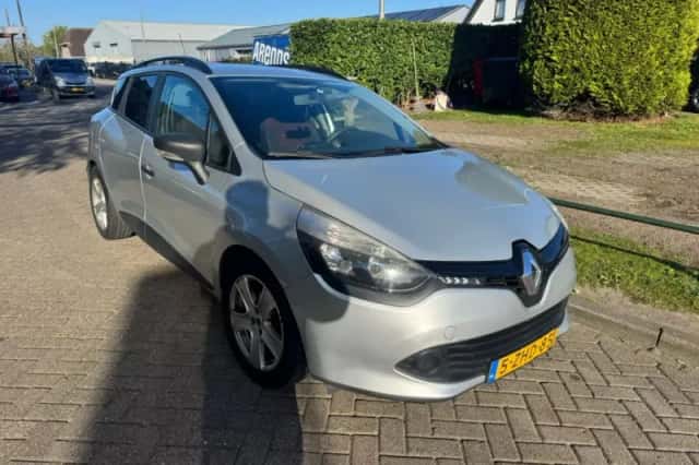 Renault Clio (2015) thumbnail 2