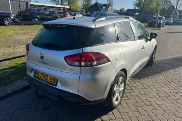 Renault Clio (2015) thumbnail 3