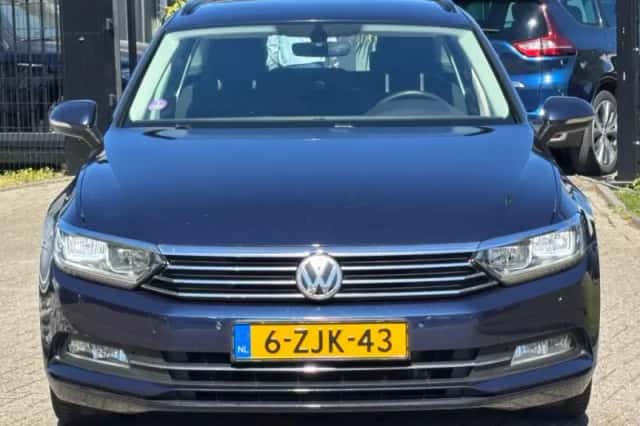 Volkswagen Passat (2014) thumbnail 2