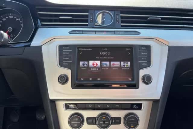 Volkswagen Passat (2014) thumbnail 13