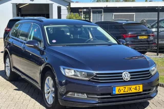 Volkswagen Passat (2014) thumbnail 3