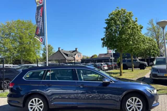 Volkswagen Passat (2014) thumbnail 4