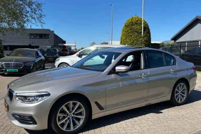 BMW 5-Serie (2017) thumbnail 2