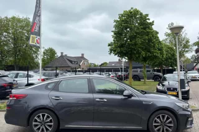 Kia Optima (2019) thumbnail 4