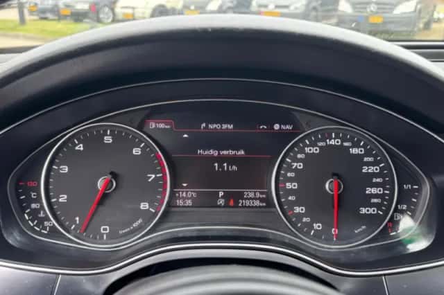 Audi A6 (2011) thumbnail 18