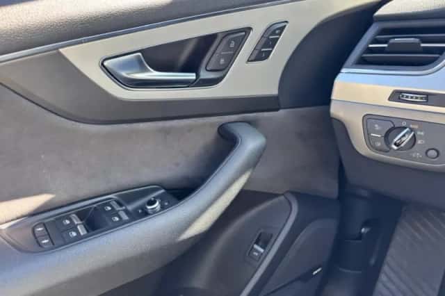 Audi Q7 (2016) thumbnail 23